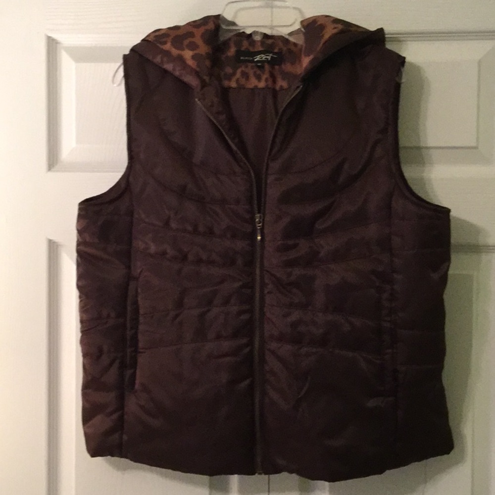 Trendy leopard lined hood, puffer vest!